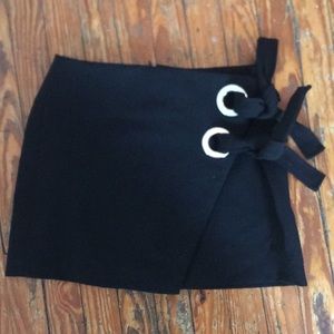 Black mini skirt - size M